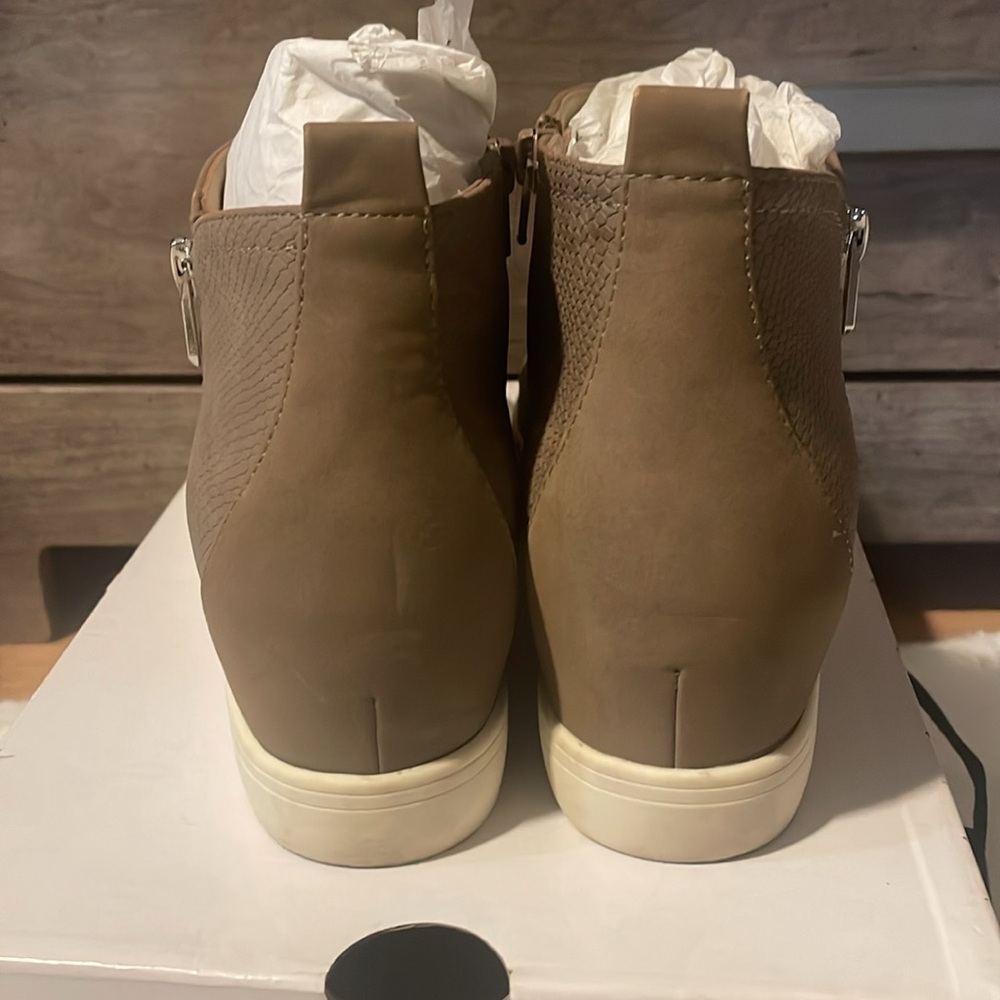 Call It Spring- Dania Sneaker - Picture 3 of 6